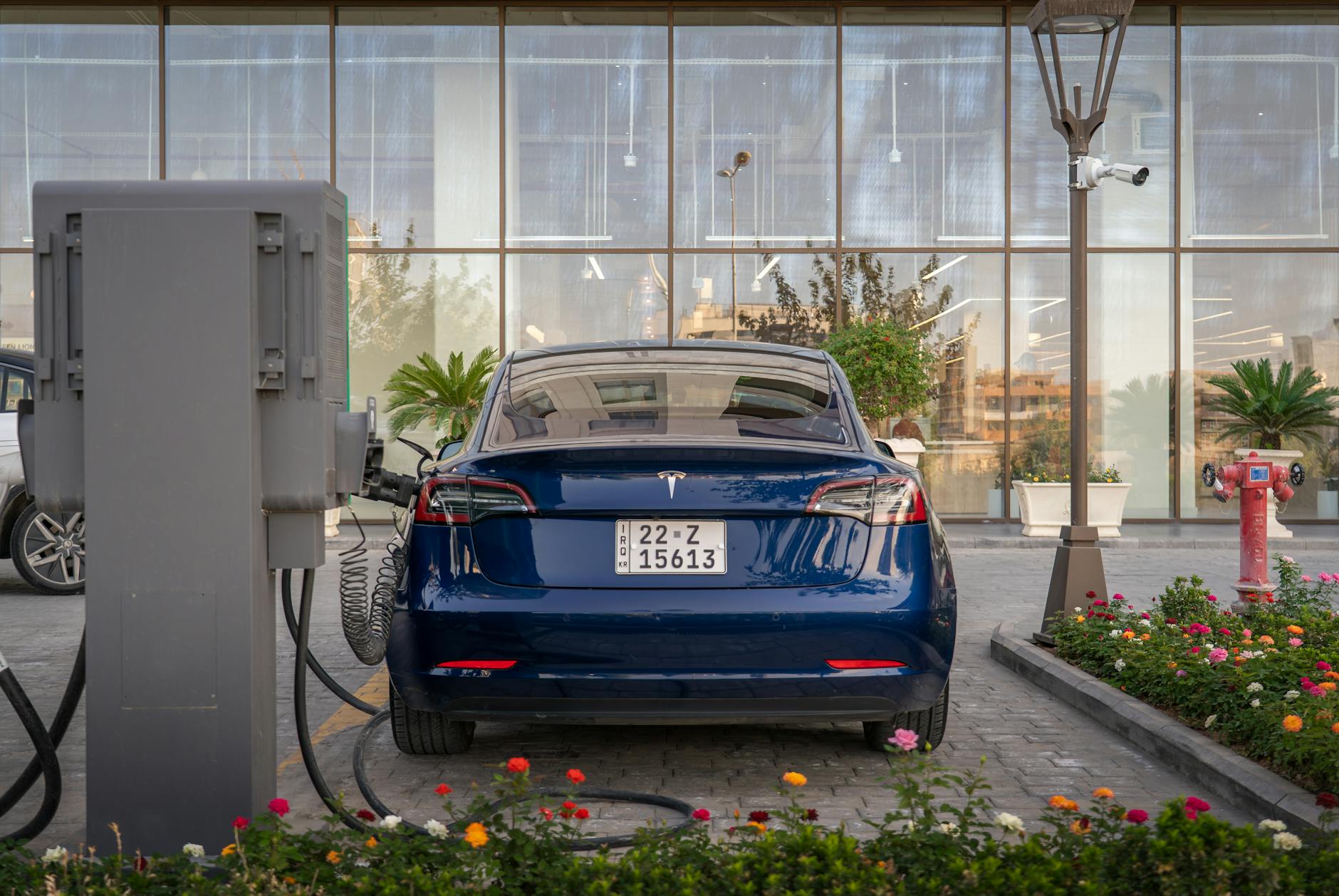 Borne recharge parking centre commercial