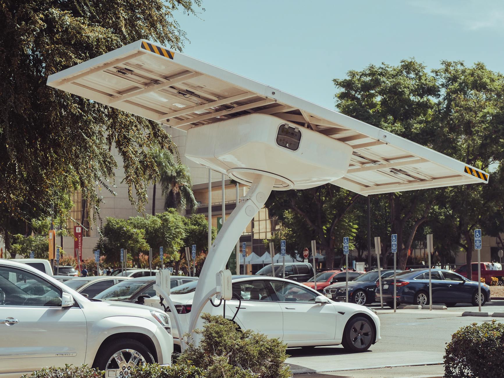 Parking entreprise borne recharge conforme
