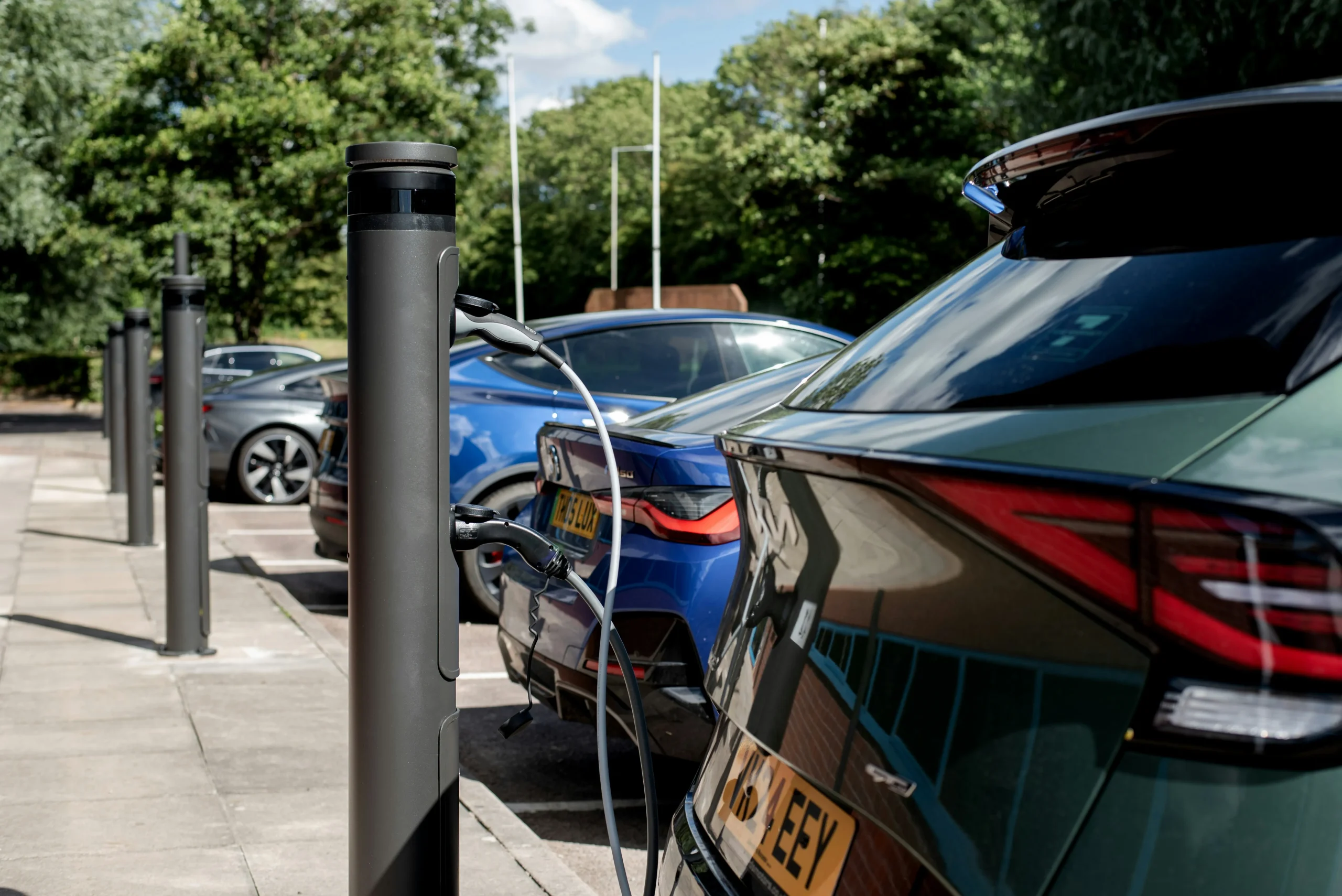 Infrastructure recharge véhicules électriques parking entreprise V2G optimisation